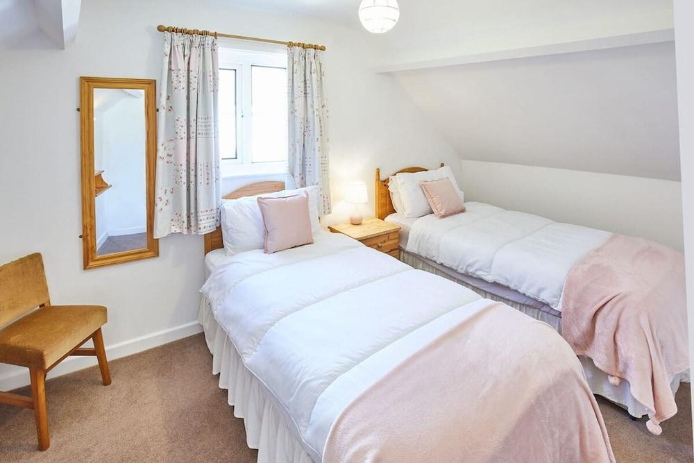 Host Stay Harvest Cottage