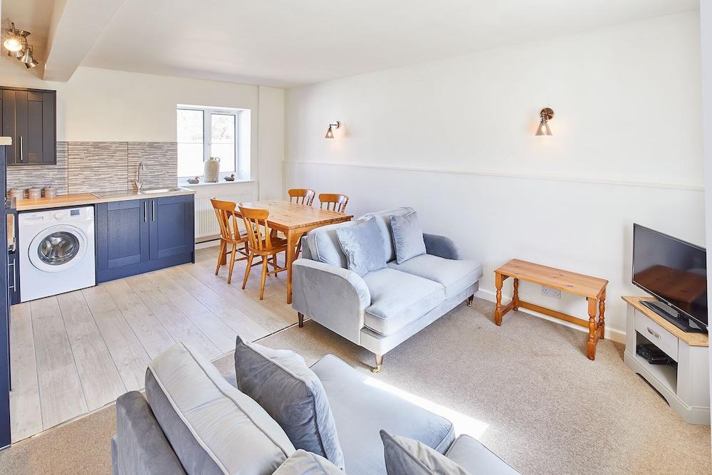 Host Stay Old Stable Cottage