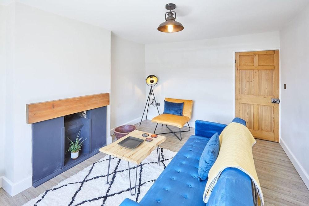 Host Stay 2 College Square