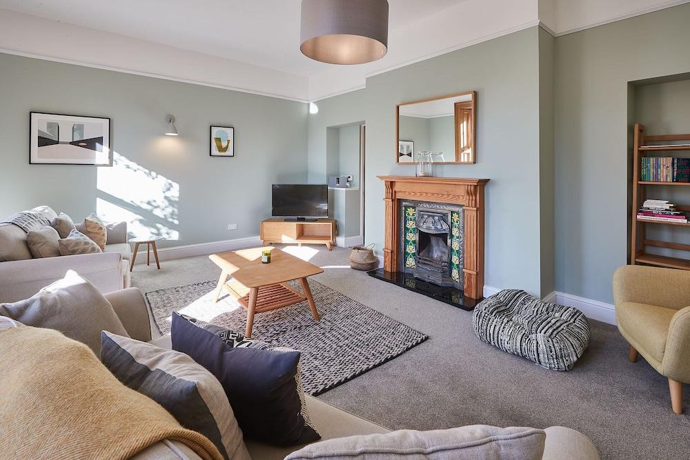 Host Stay Cheviot House