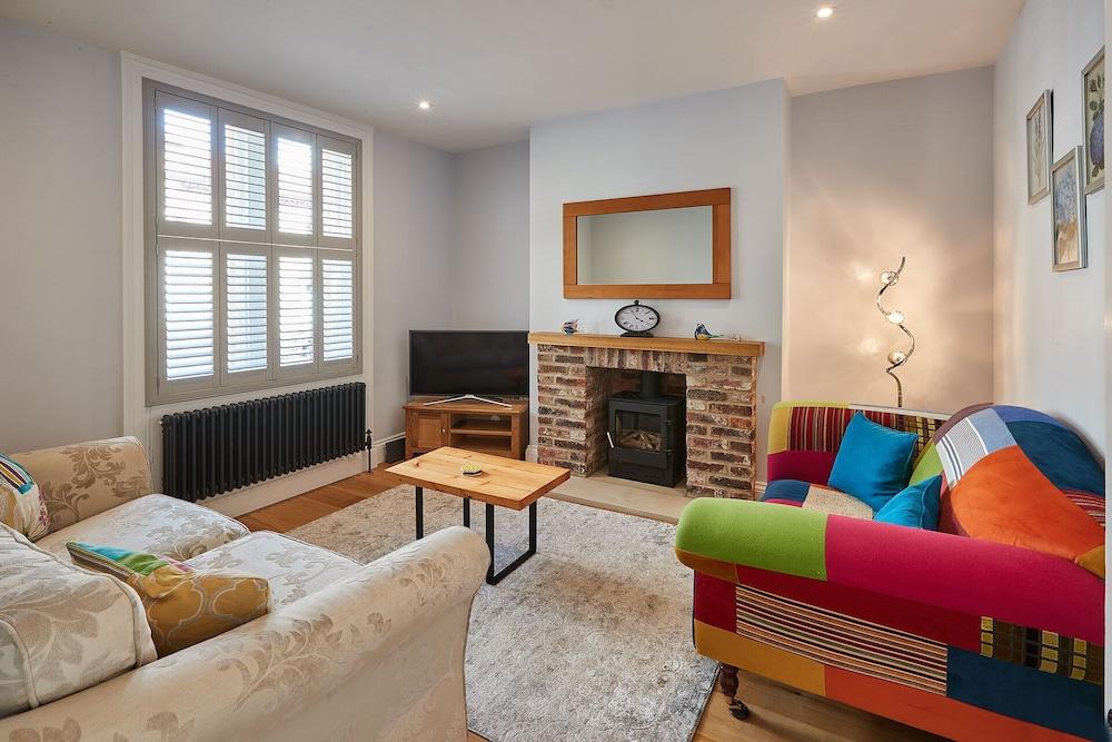 Host Stay The Old School House