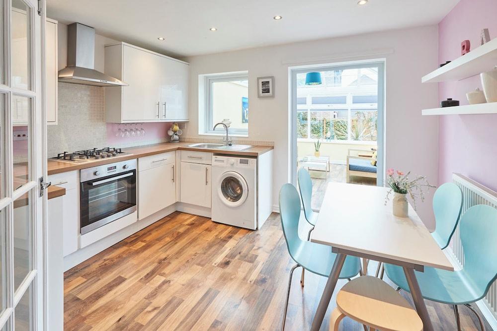 Host Stay Garden Cottage