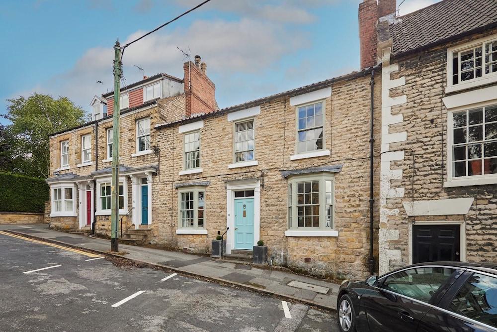 Host Stay Hall Garth