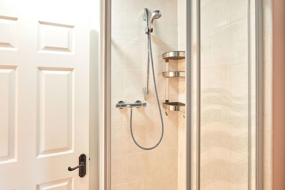 Host Stay North Parade Apartment