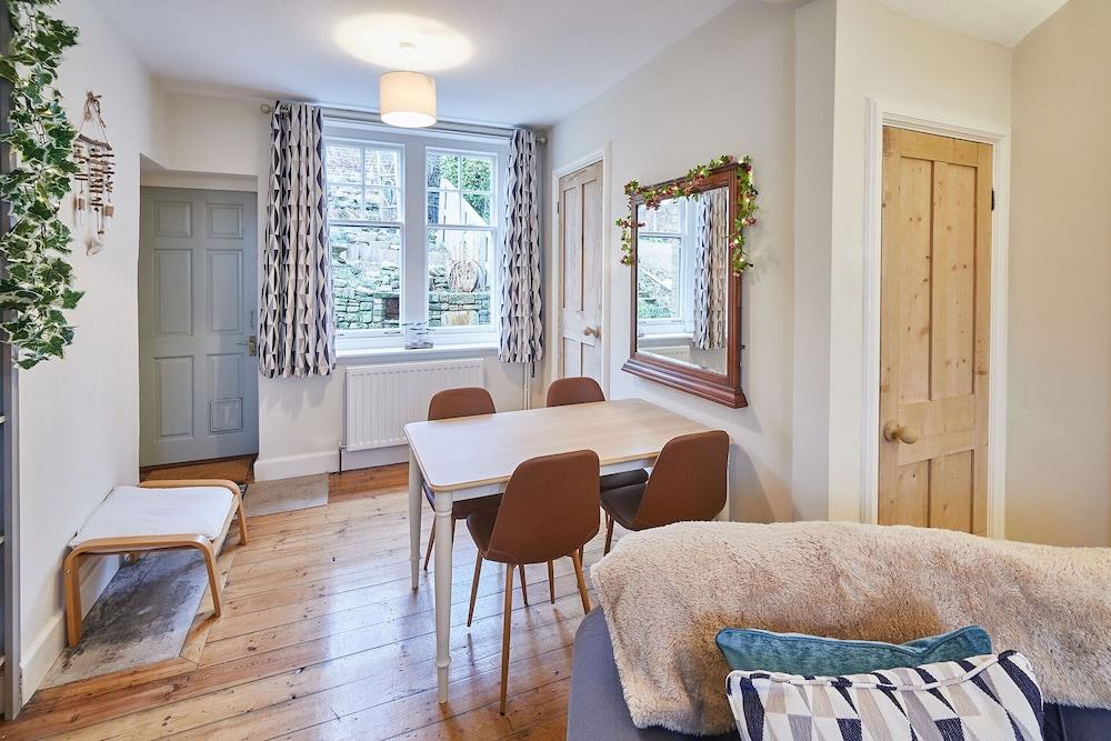 Host Stay 1 Coastguard Cottages