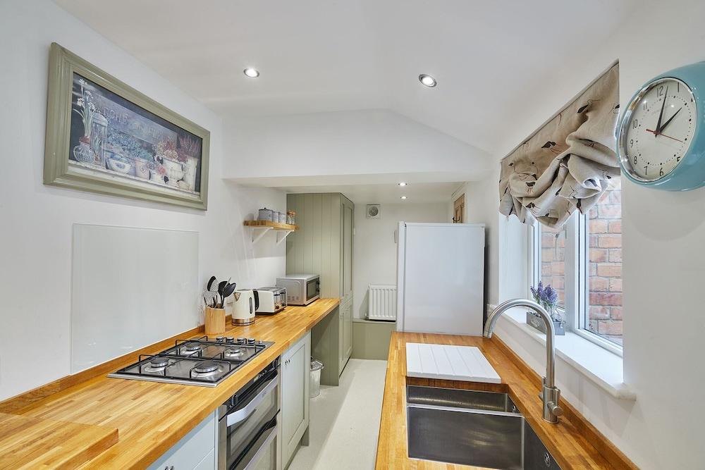 Host Stay 1 Coastguard Cottages