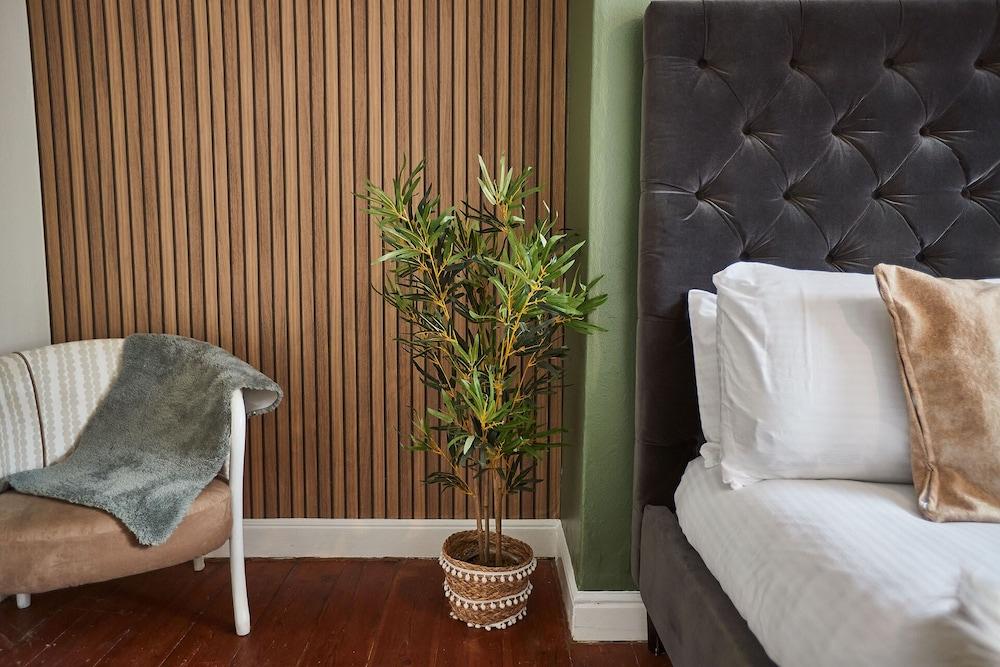 Host Stay Cobble Cottage