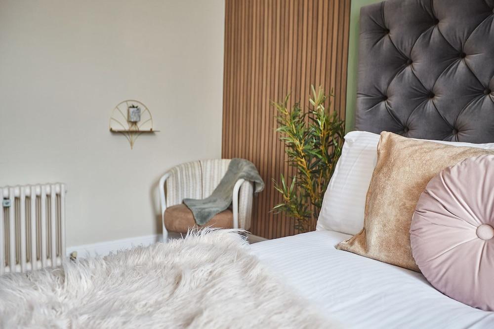 Host Stay Cobble Cottage