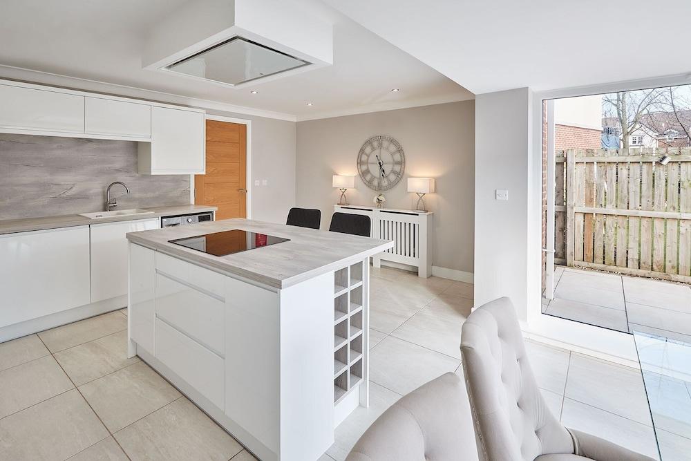 Host Stay Aidan Gardens