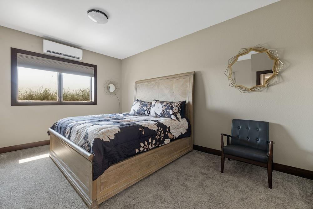 Cheyenne River Ranch with Hot Tub