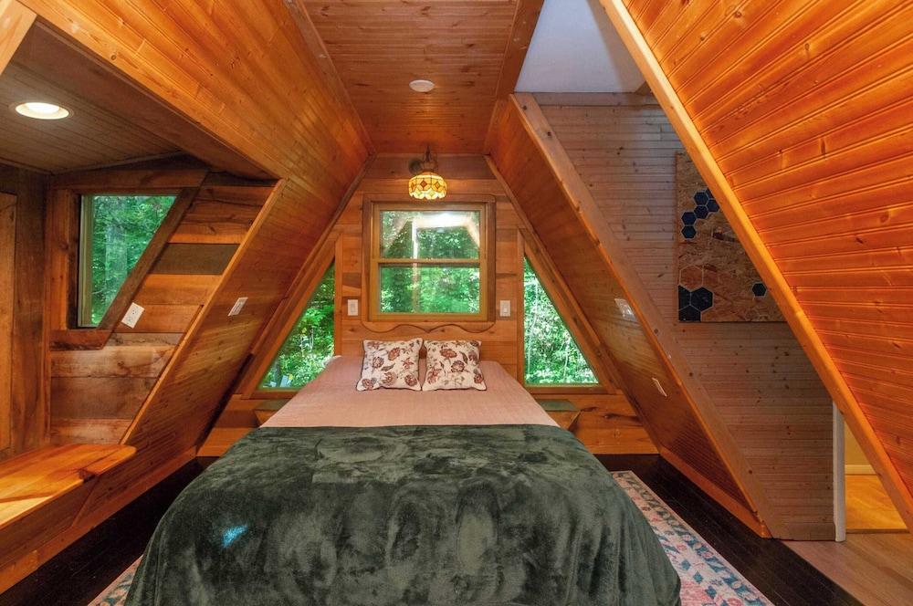 Honeycomb Hideaway by Avantstay Rustic Retreat