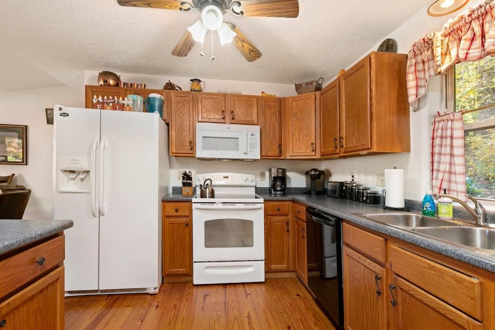 Smoky Mountain Mecca by Avantstay Mountain Views