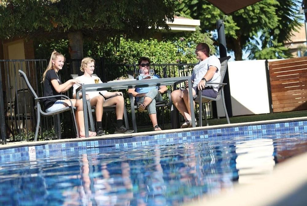 Jacaranda Motel & Holiday Units