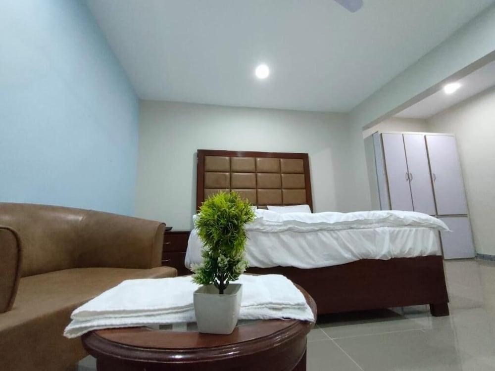 Alpha Hotel & Restaurant