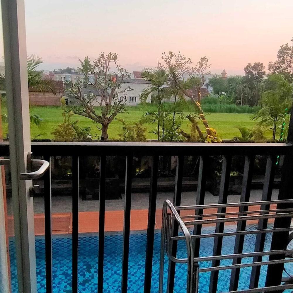 Student Castel By PEKOTEL