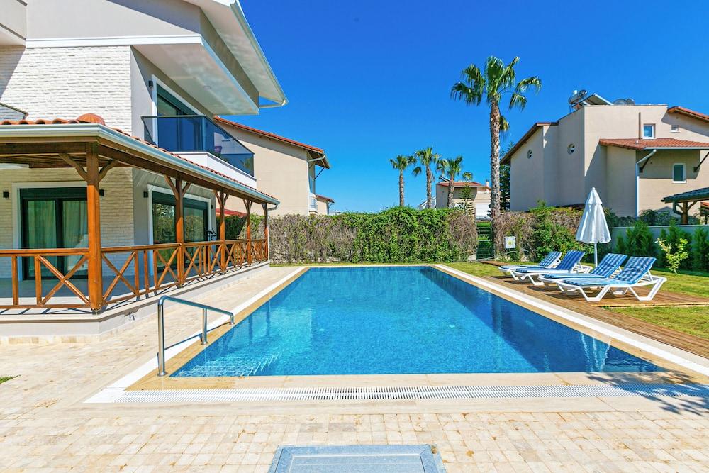 Paradise Town Villa Estella