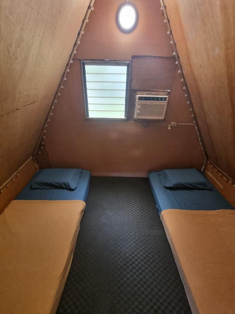 Hagdan Reef Dive Spot by HiveRooms