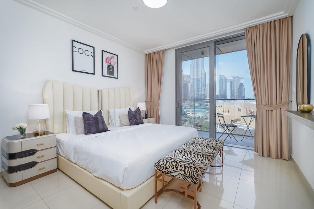 Luxurious & Stylish Apartments Across Dubai Mall - Burj Khalifa - City Views by Sojo Stay