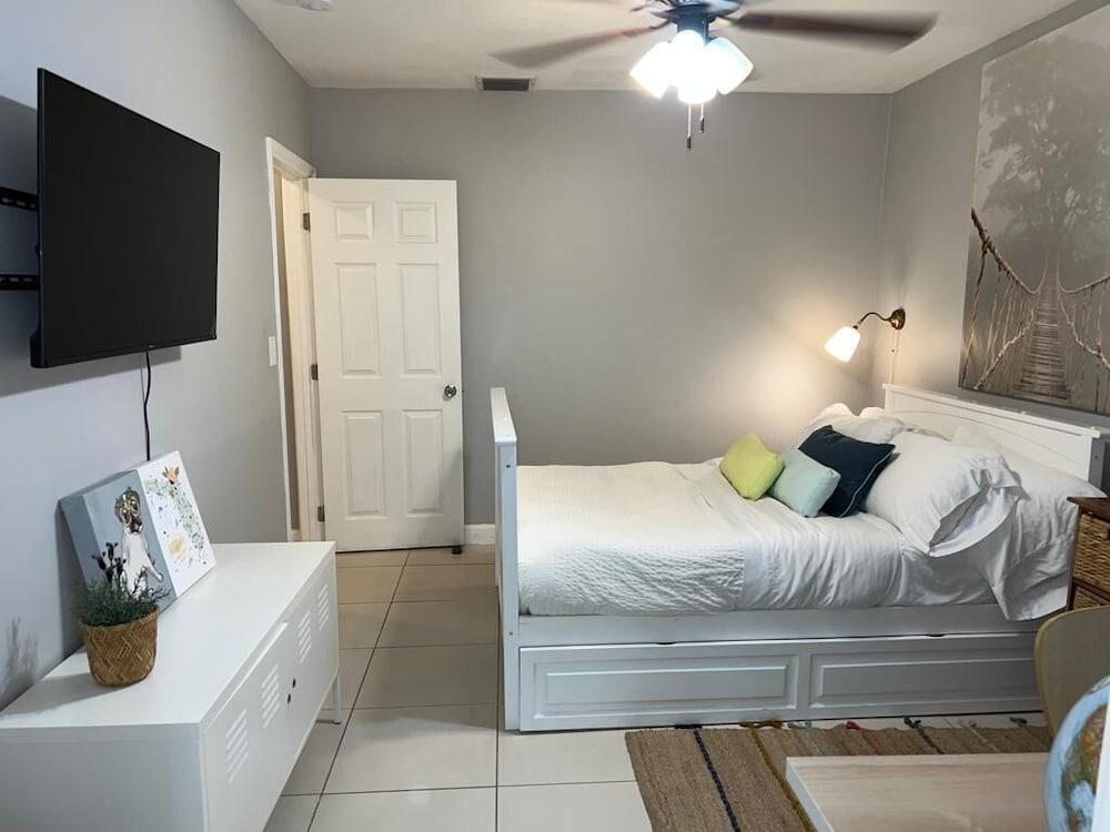 Beautiful And Comfortable Home and studios