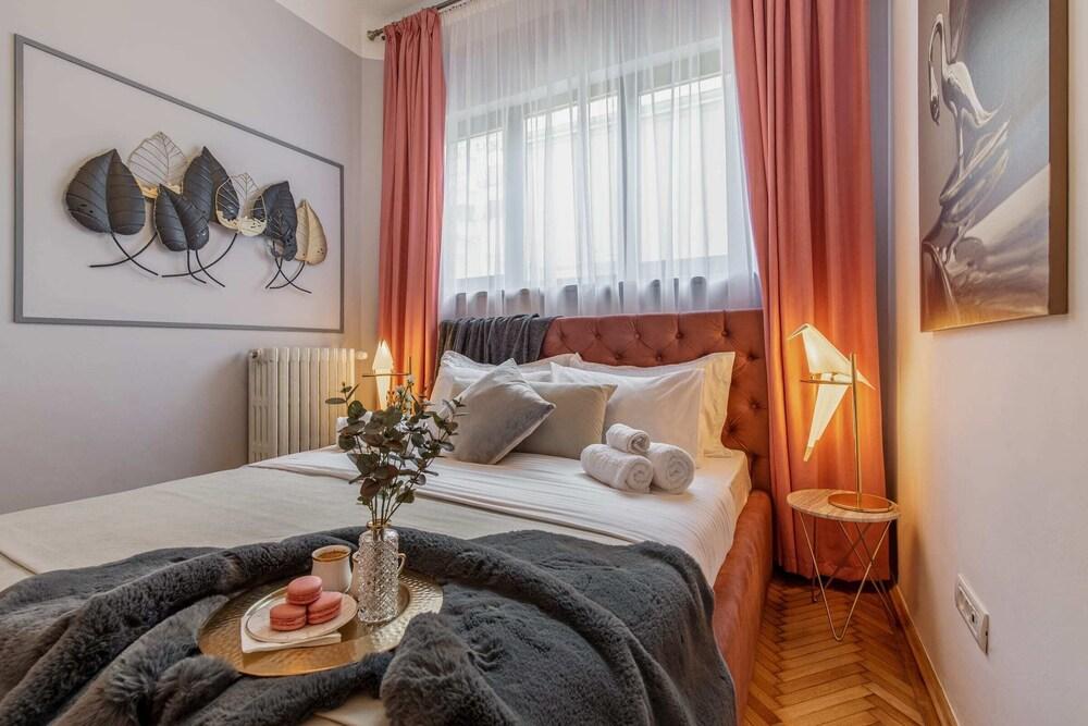 Holt - The Great Gatsby