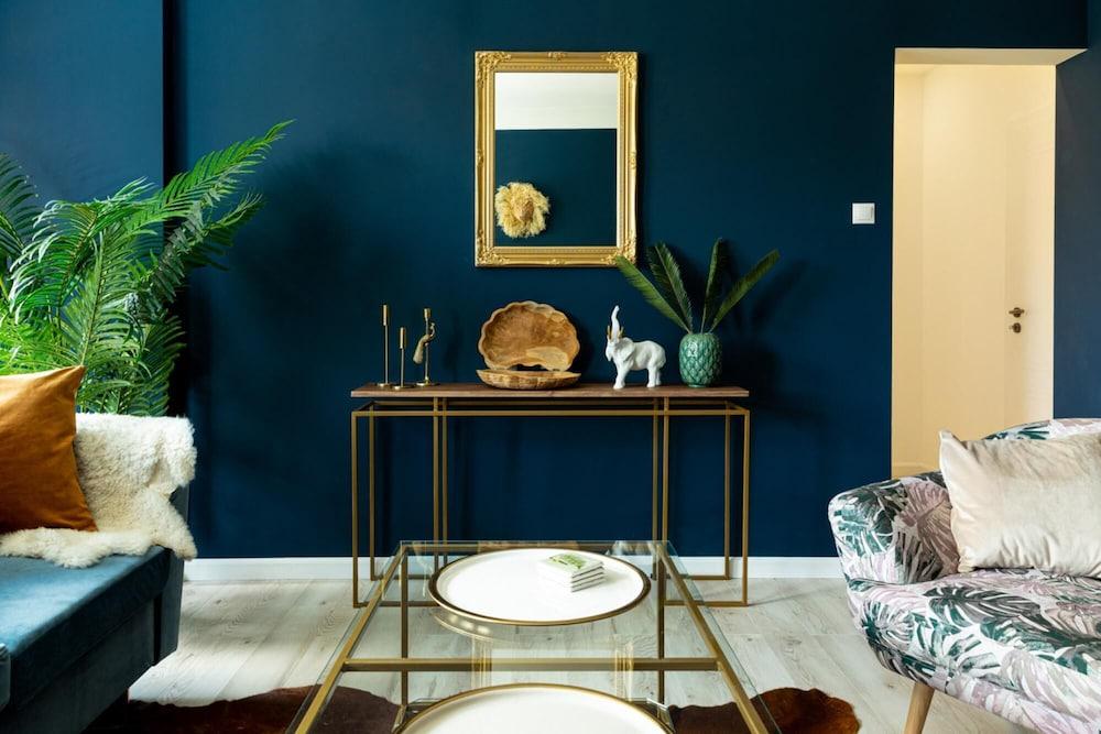 Holt - Welcome to the Jungle