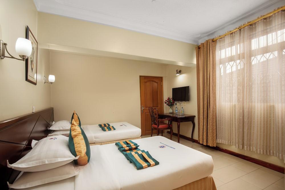 Holiday Express Hotel