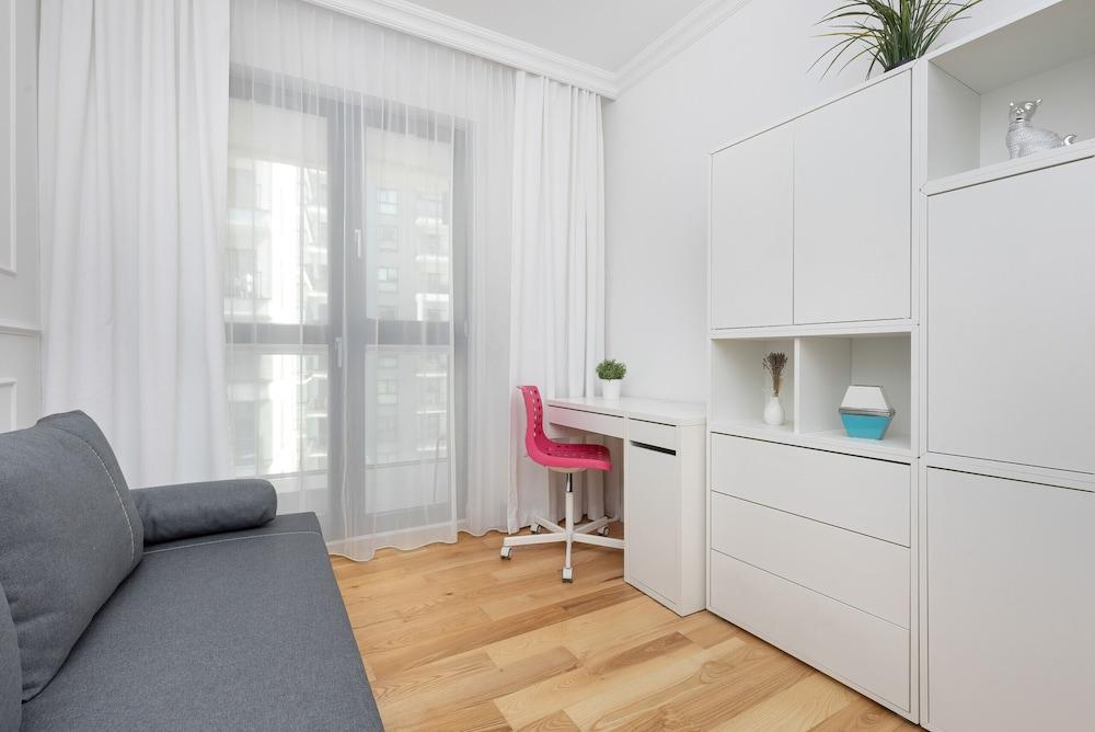 Apartment Skierniewicka 34 by Renters