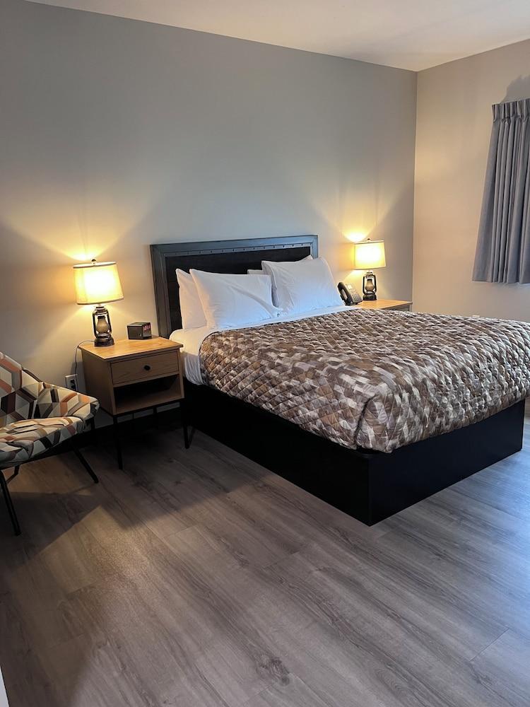 Hamburg Inn & Suites