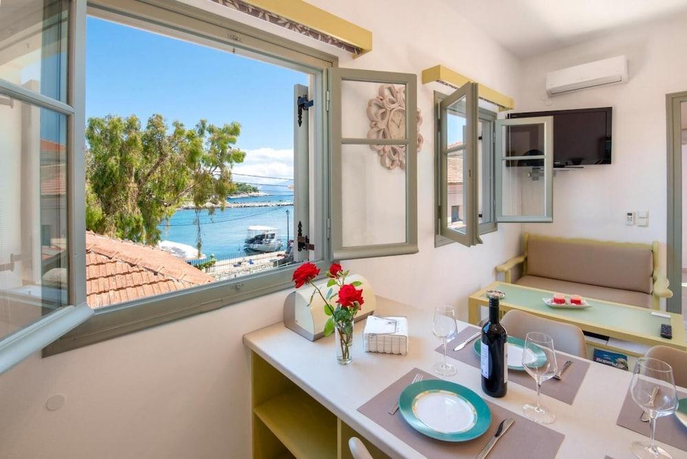 Dora I Studio - Cozy With bay View