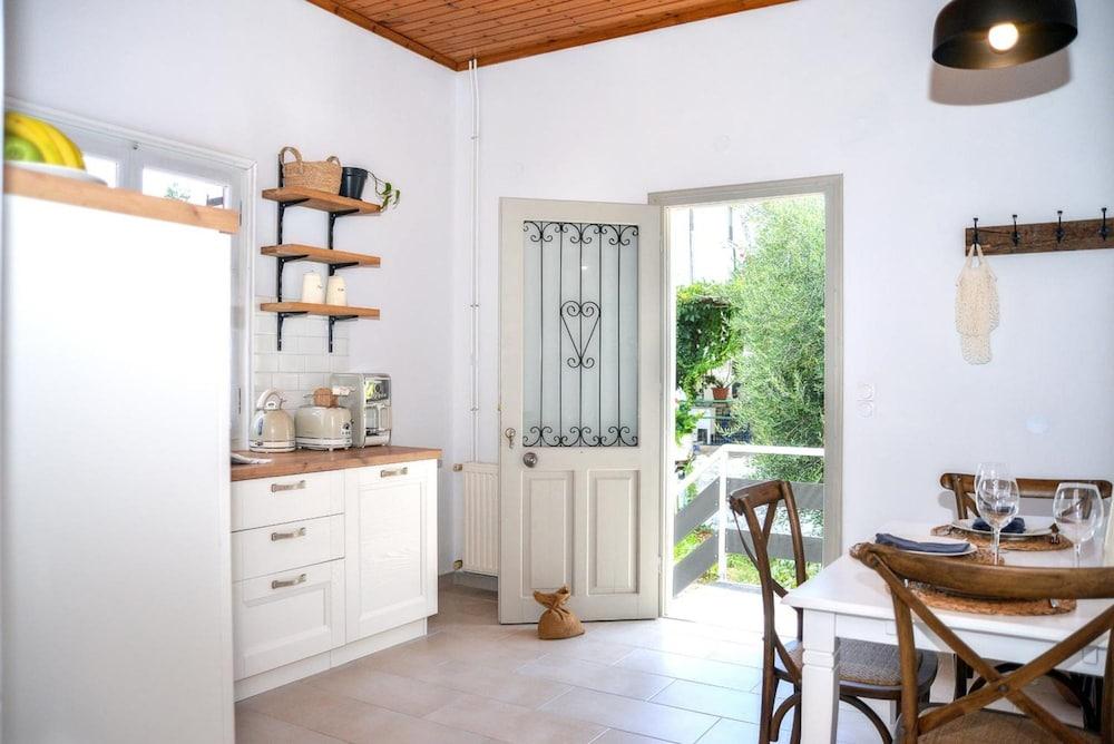 Gaios Hill Studio in Gaios