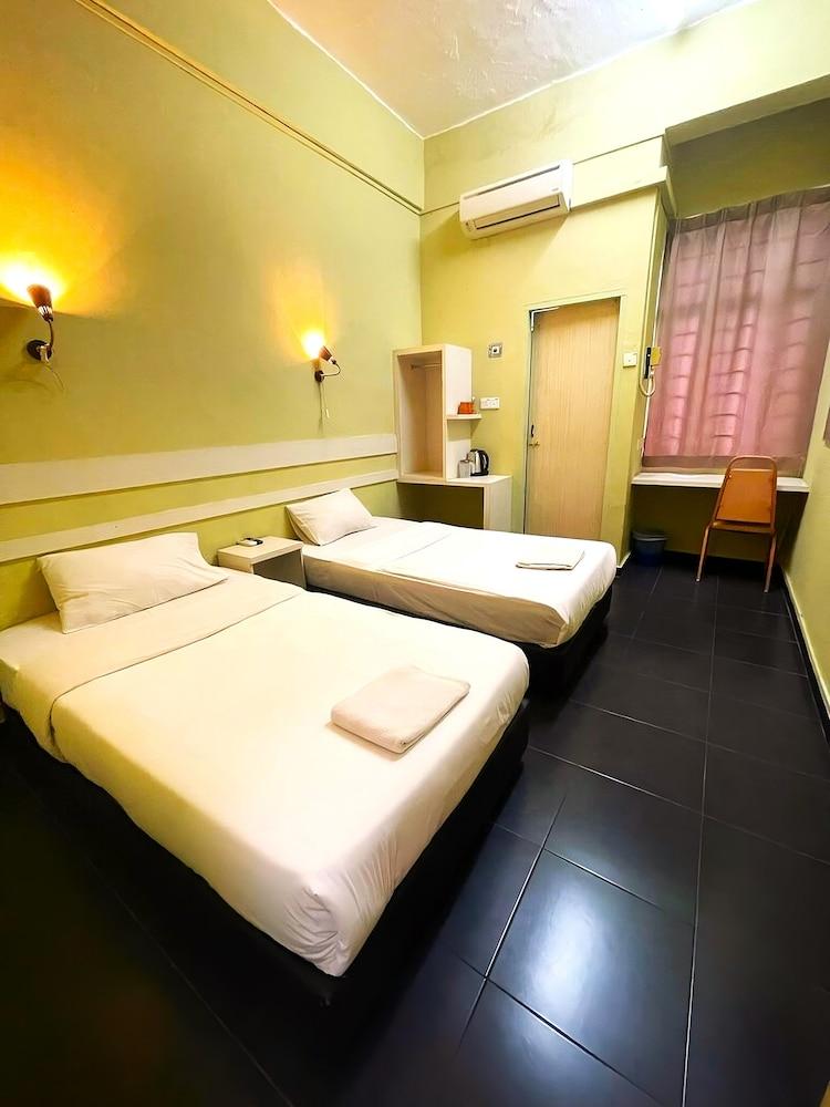 Alia Express Green Mango, Kota Bharu