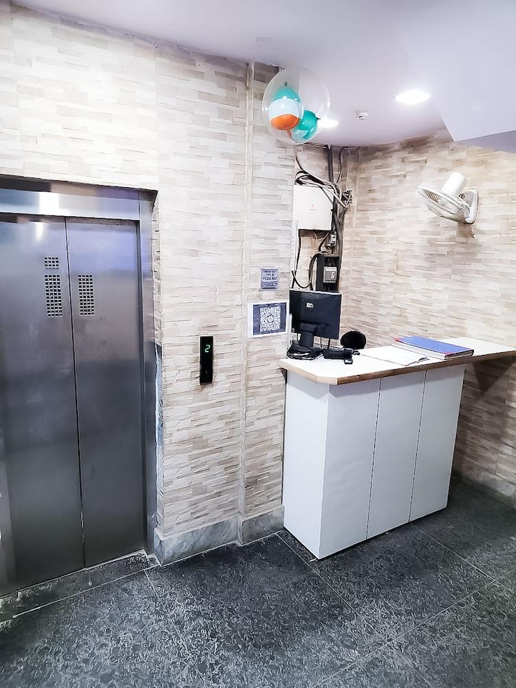 Roomshala 122 Hotel park view