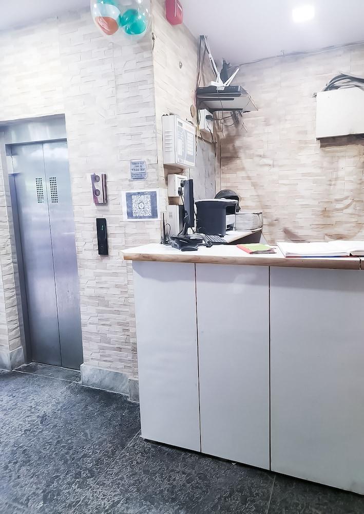 Roomshala 122 Hotel park view