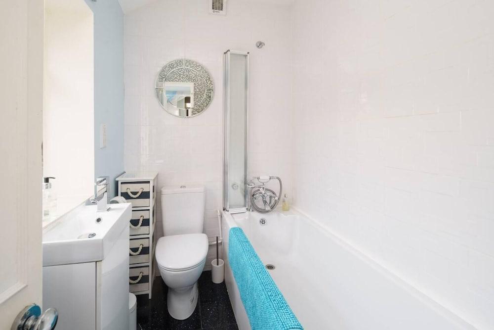 Impeccable 3 bed 2 Bath Central Cowes Cottage