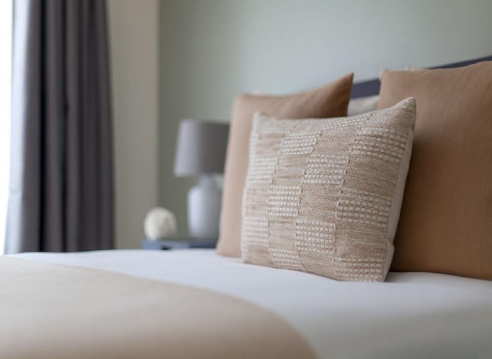 The River Thames Collection