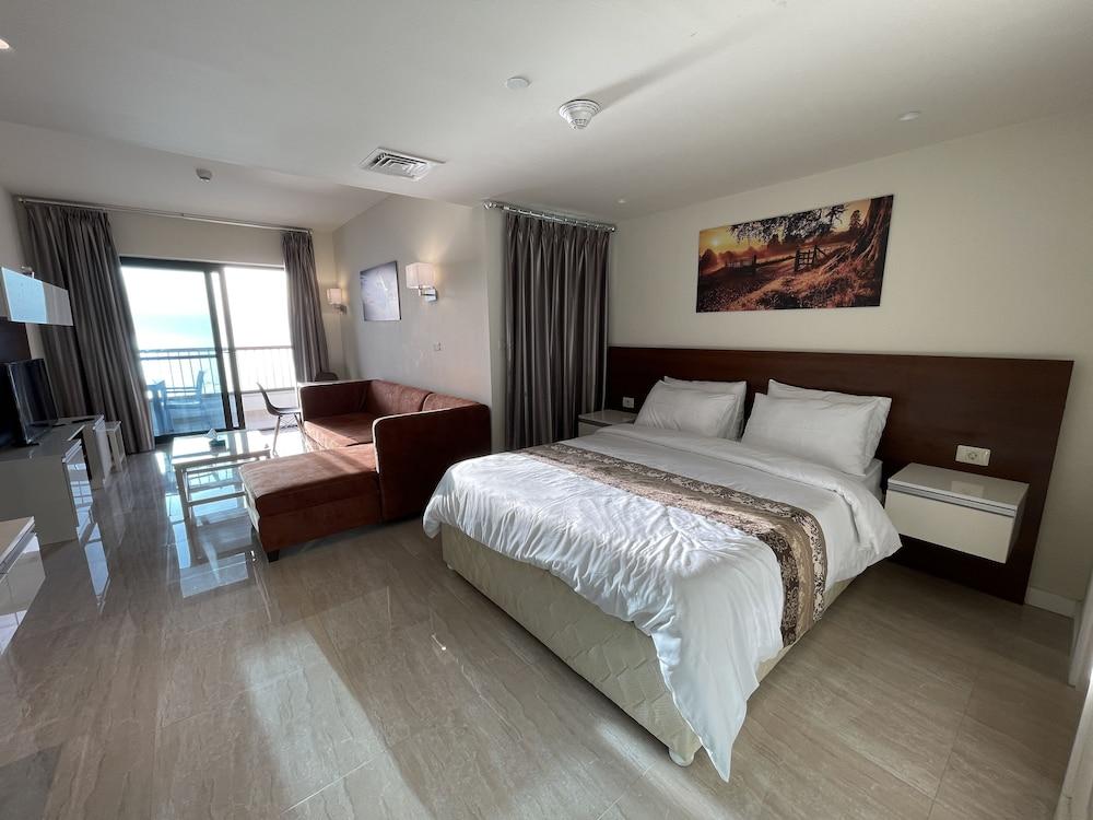 PORTO & ALMIRA BEACH