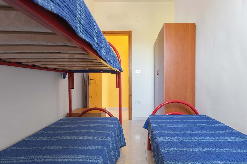 3383 Nomet House by Barbarhouse