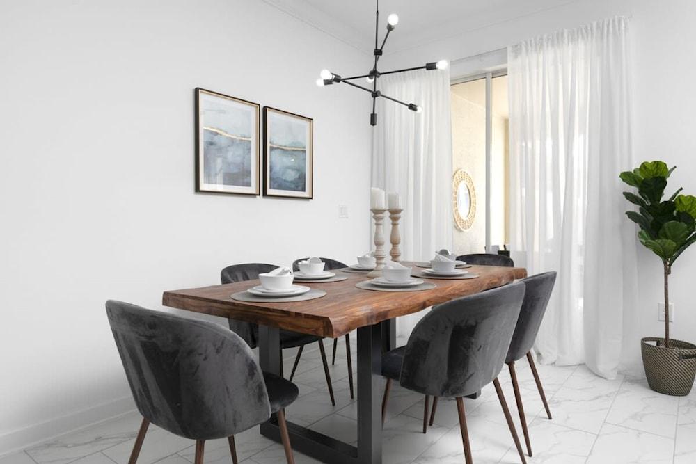 Chic Modern Home- Mickey Star Wars Magic