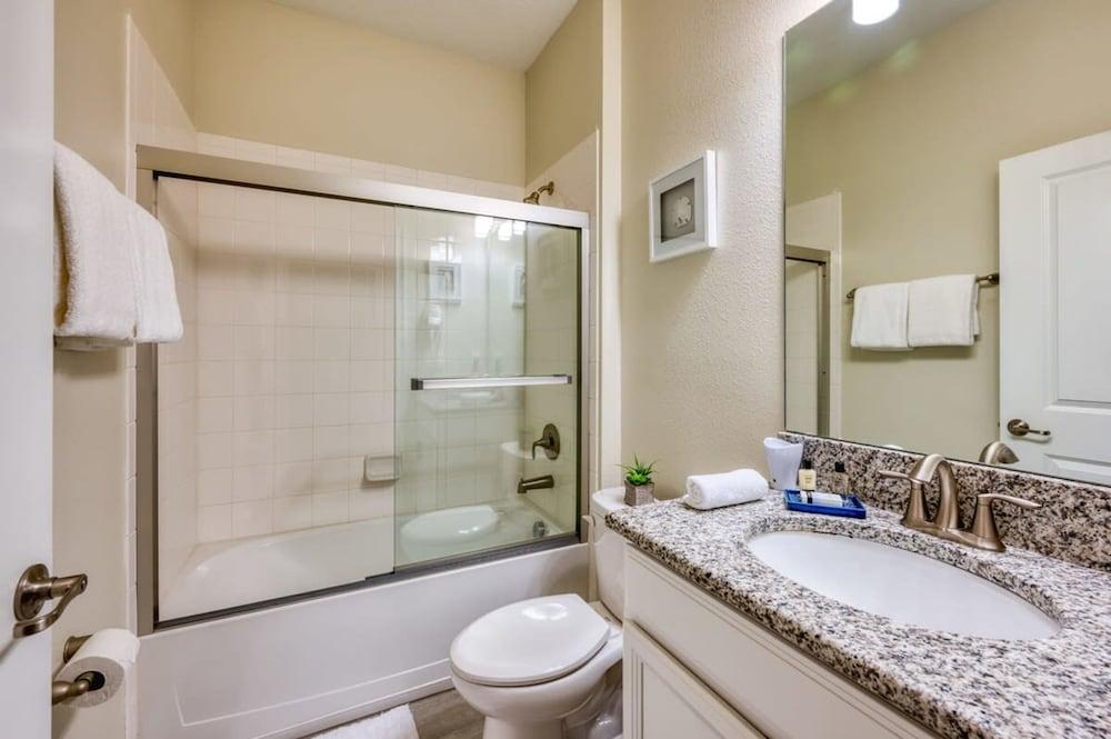 Stunning Home Private Pool Great Location