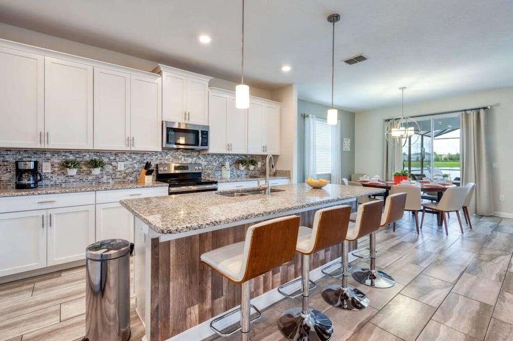 Stunning Home Private Pool Great Location