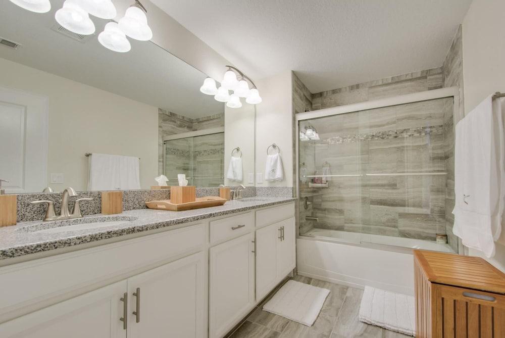 Luxury Oasis - Private Pool Prime Location