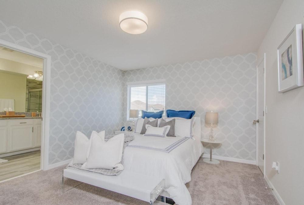 Luxury Oasis - Private Pool Prime Location