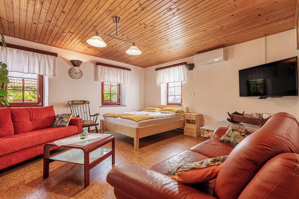 Vineyard Suite Kolpa Zupancic A