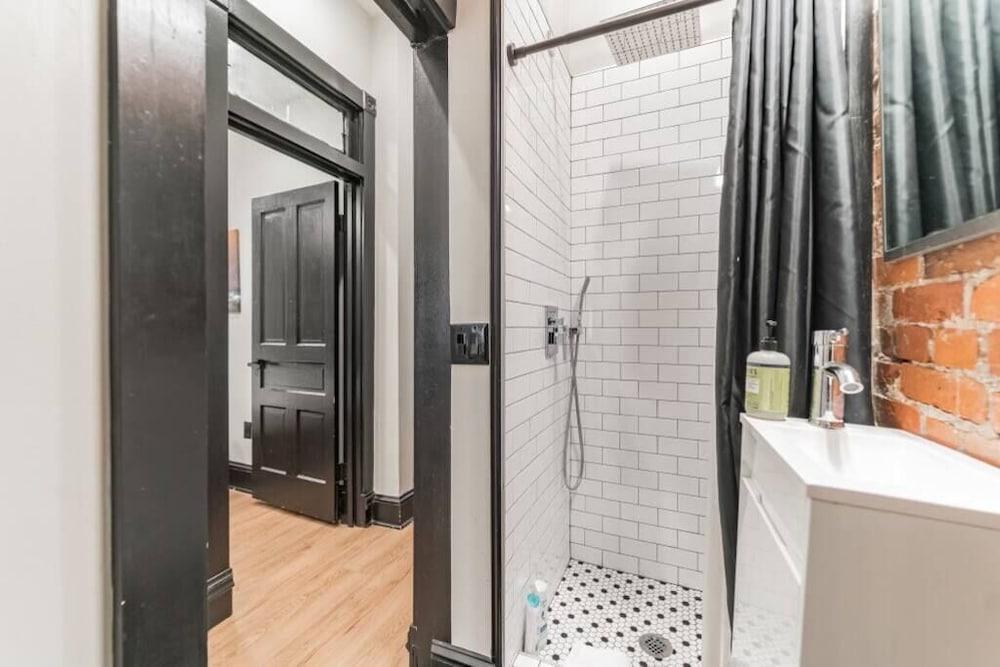 Historic DC Gem Spacious Rowhouse Private Patio