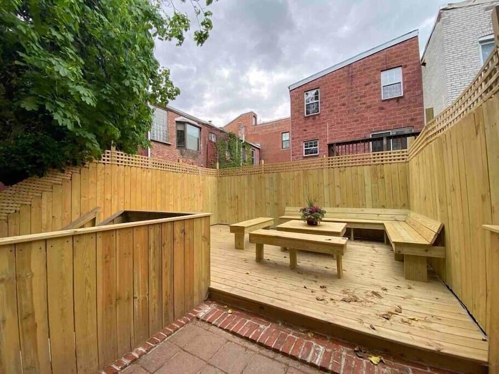Historic DC Gem Spacious Rowhouse Private Patio