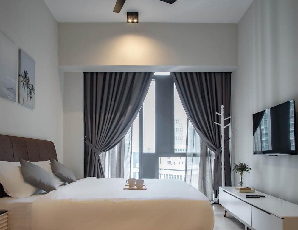 Star Residence by Axquisite Suites