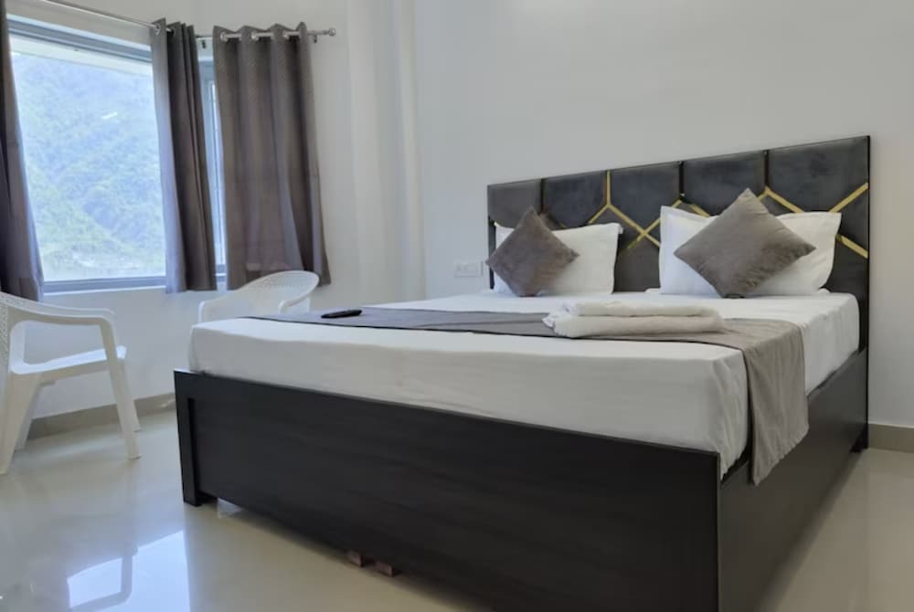 Goroomgo Komfy Stayz Dehradun