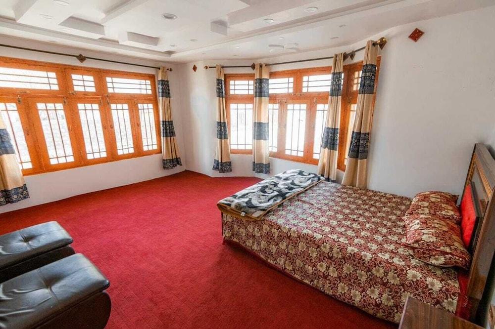 Royal Guest House Newranga Skardu