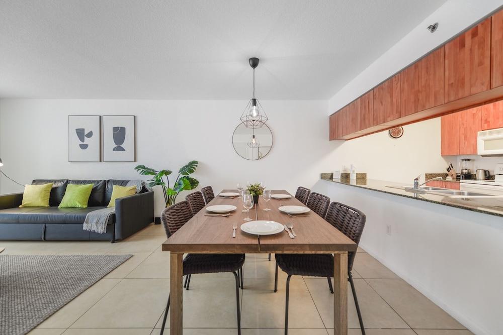 Luxury Stylish Condo with Pool Brickell