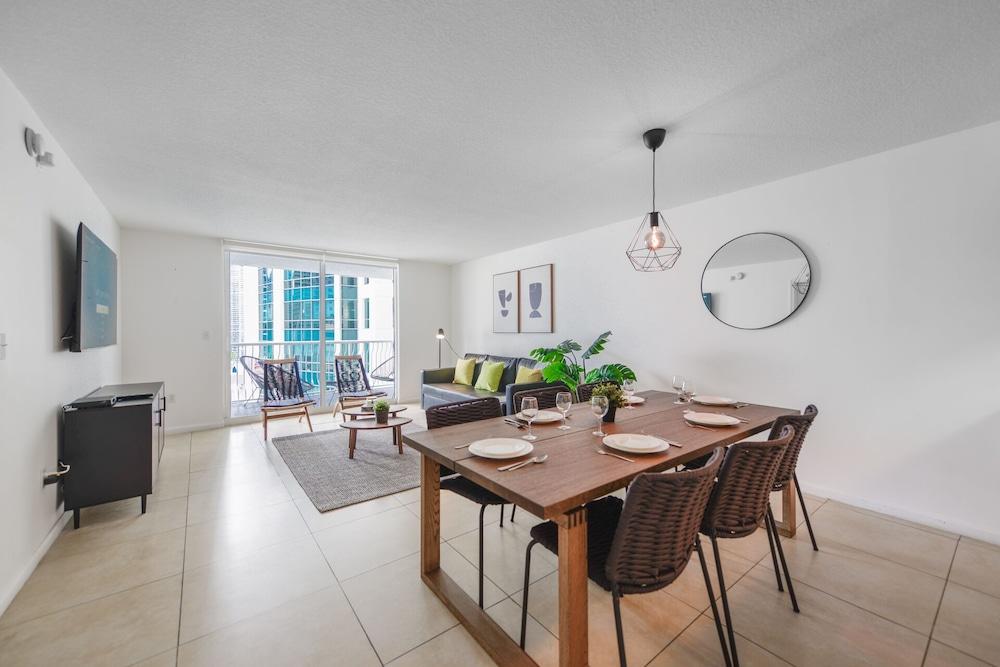Luxury Stylish Condo with Pool Brickell
